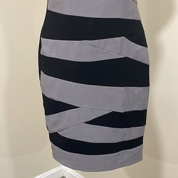 5 7 9 Black and Gray Dress. Size S Small 4/6 - Picture 3 of 9